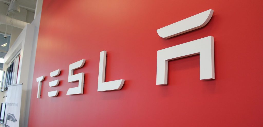 Стоит ли покупать акции Tesla